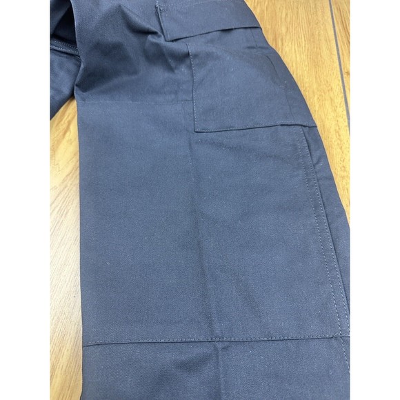VF Imagewear Men's Cargo Pants Black M/  33 Waist Length  TA22912 NWOT - Picture 13 of 16